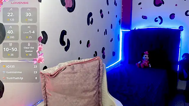 ivory_aiko live cam on StripChat
