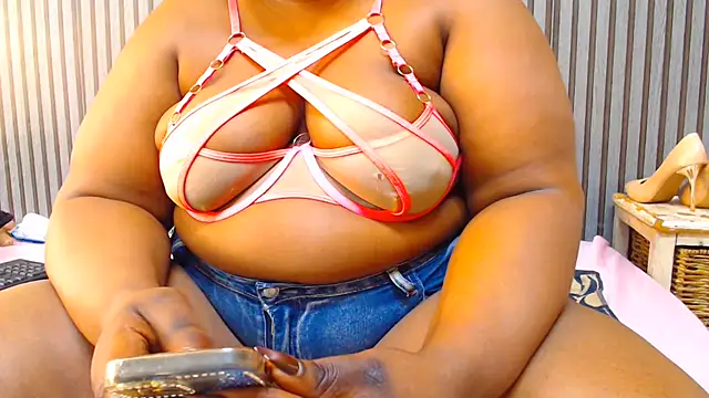 ROYALASS25 webcam