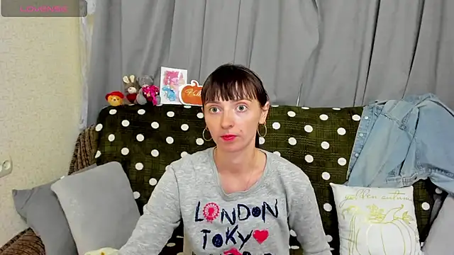TayanaJons webcam