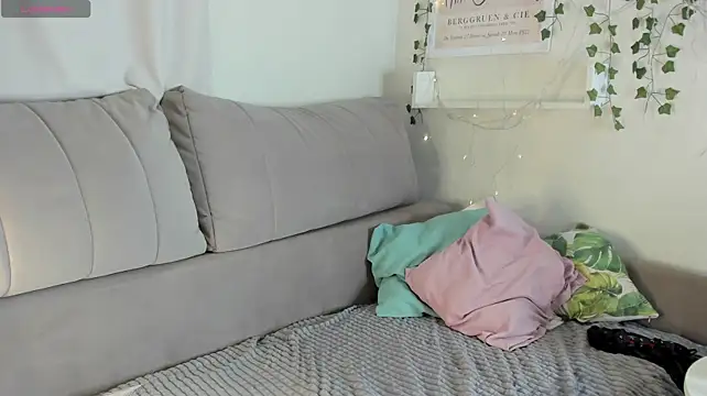 Valerie_Foxy webcam