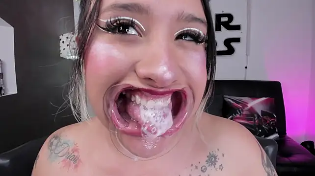 miss_danika webcam