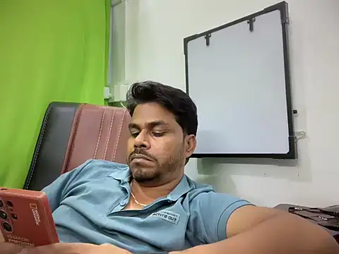 Raaz_5690 webcam