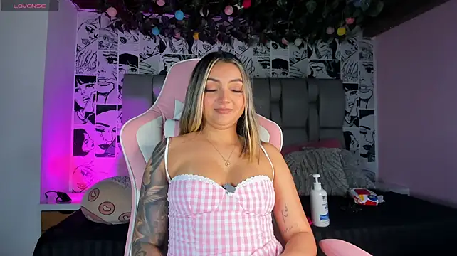 LucyRosse webcam
