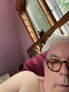 CharlieWeaver22 live cam on StripChat