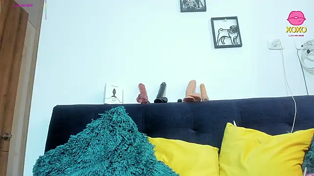 Bessie32 live cam on StripChat