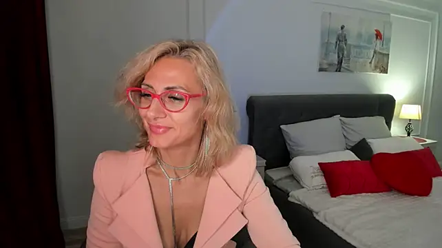MuseOfStage live cam on StripChat