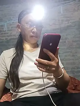 Linda-04 webcam
