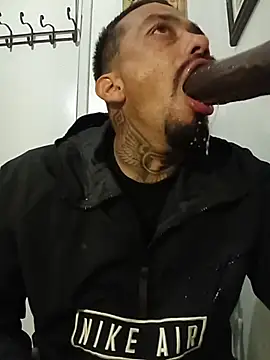 Cnutt310 live cam on StripChat