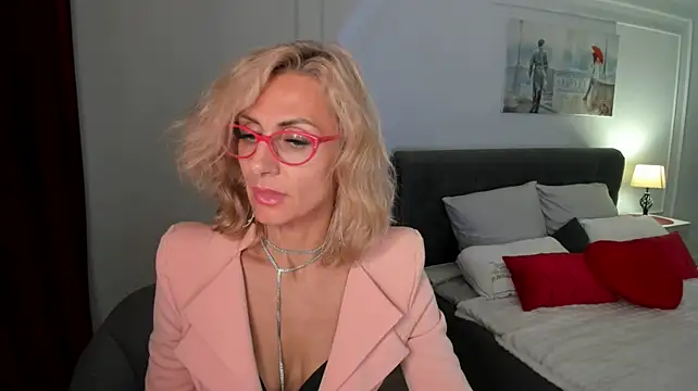 MuseOfStage live cam on StripChat