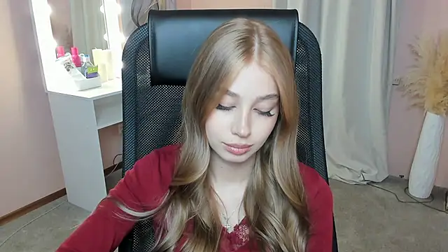 JunieAmert webcam