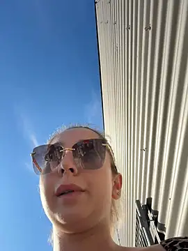 kinky_rebecca webcam