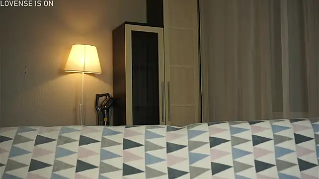 luvvele_a webcam