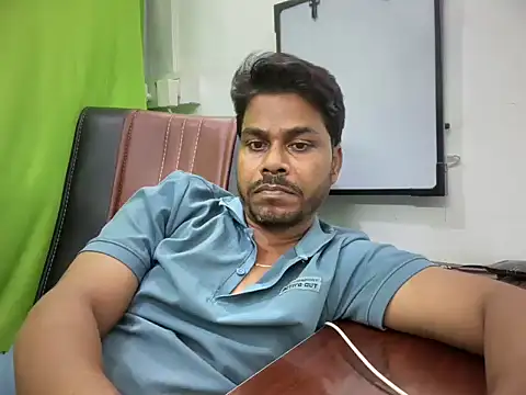 Raaz_5690 webcam