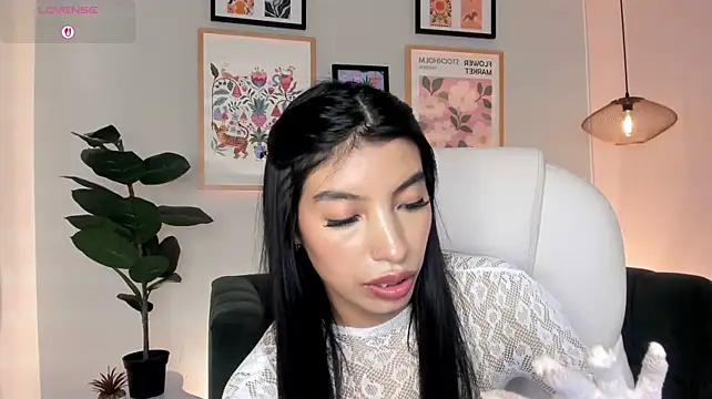 Tiffany_Low webcam