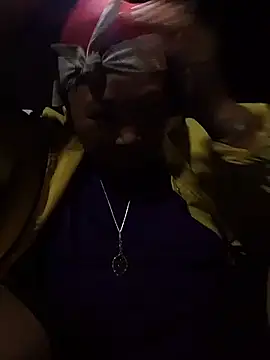 NiLoveSquirt live cam preview