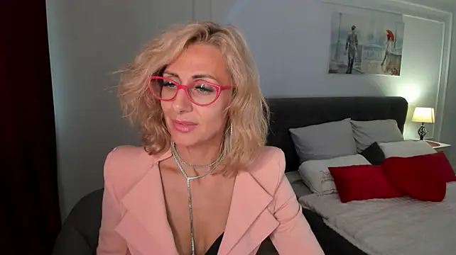 MuseOfStage live cam on StripChat