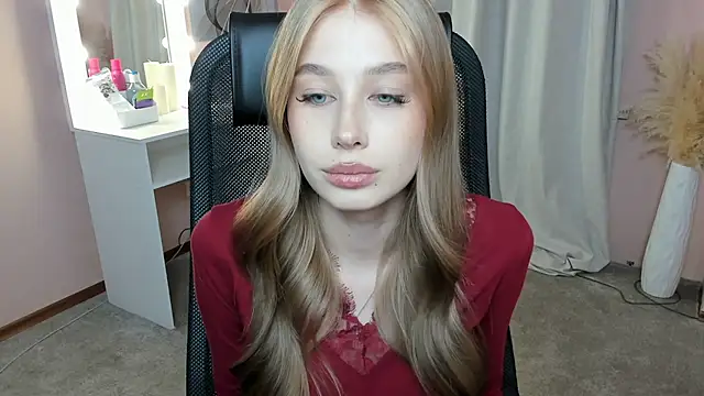 JunieAmert webcam