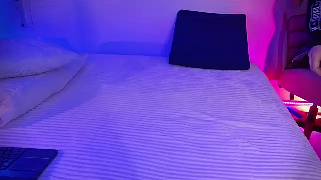 albaismynameX live cam on StripChat