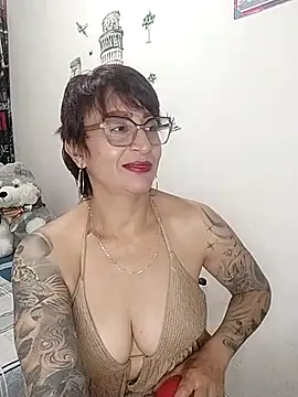 missrouge_tattoo live cam on StripChat