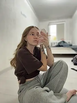 MilaMoone webcam