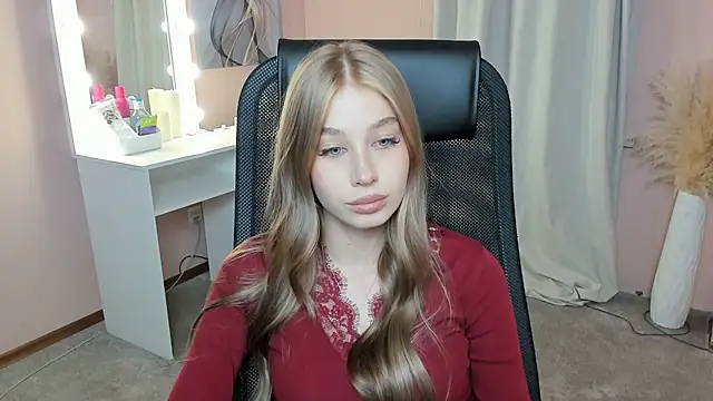 JunieAmert webcam