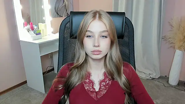 JunieAmert webcam