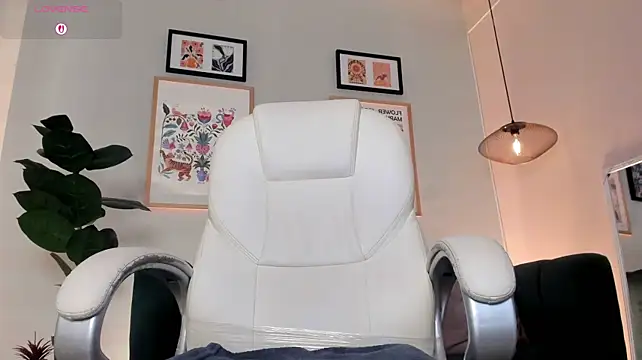 Tiffany_Low webcam