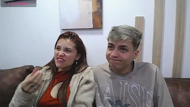 Ari_Stonne live cam