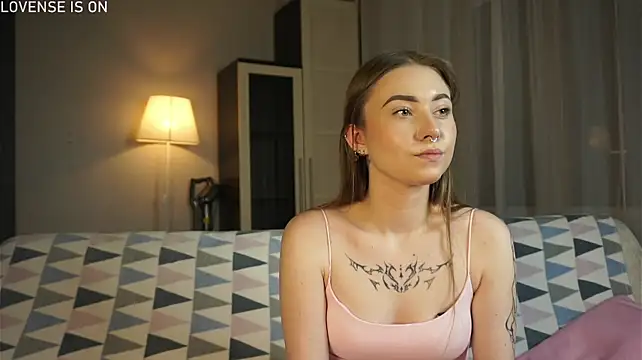 luvvele_a webcam