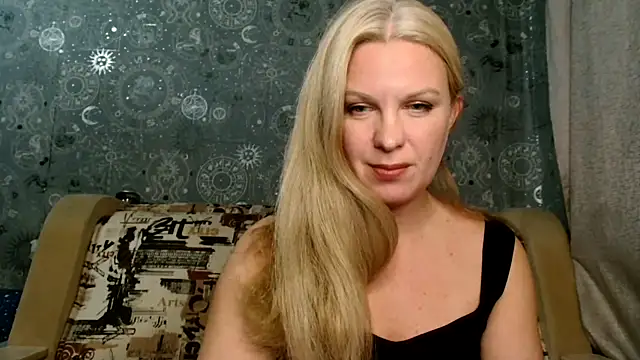 BlondeFox webcam