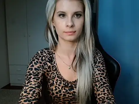 KristineGlow webcam