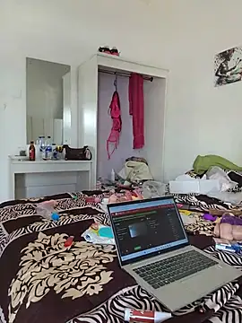 Honeybeespecial webcam