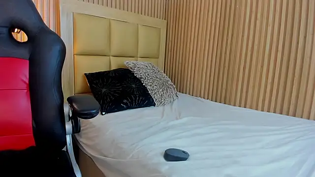 LUCI_COLINS webcam