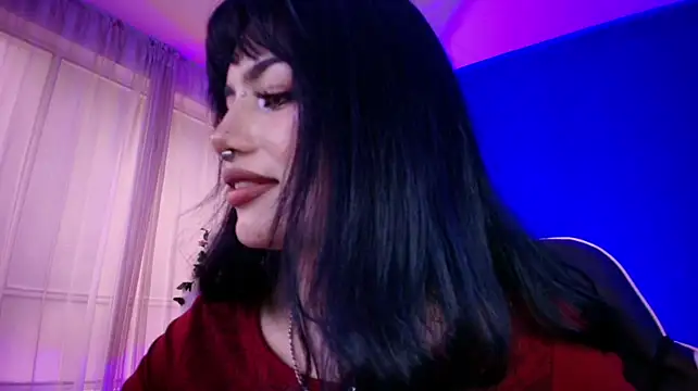 mavis_black webcam