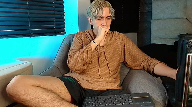 tyler_mcrey (M young) - SHOWS HARD COCK