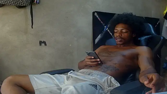 Larry-n-clouds webcam