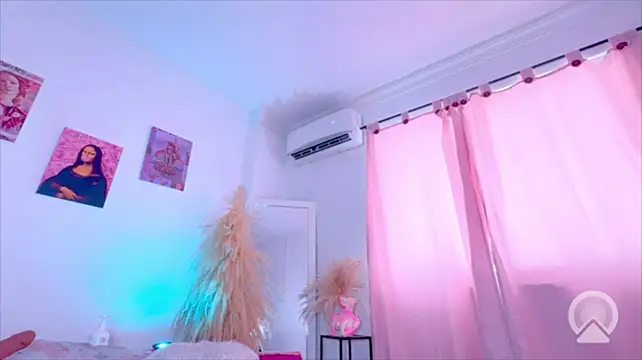 AMAIAA_LOVE webcam