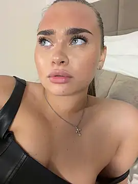 MonicaWestt webcam
