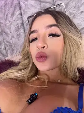 Lola-Blondie webcam