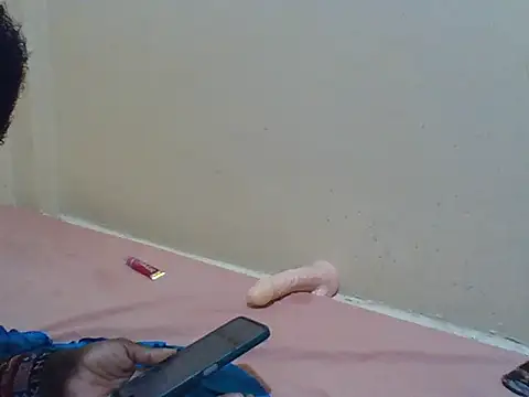 Pretty-Leaa webcam