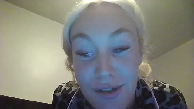 BlazingBaddie420 webcam