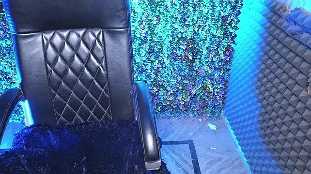 GinnyOberoi webcam