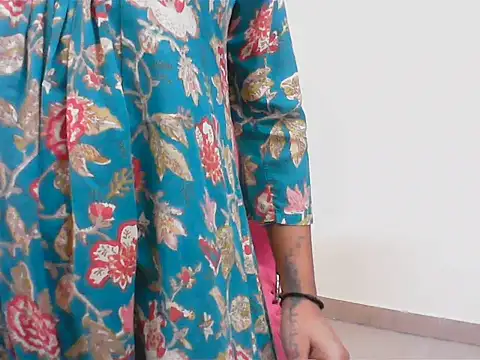 LovingPihu webcam
