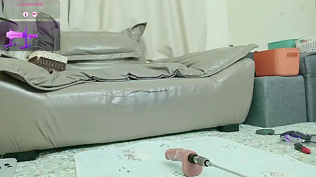 fox-yiyi live cam on StripChat