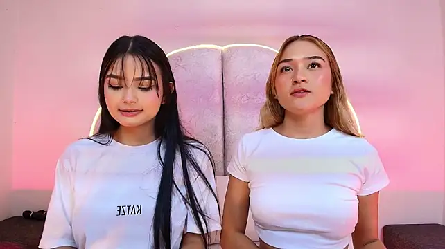 EllieAndMolly webcam