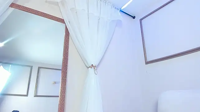 MilaOwensh_ webcam