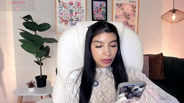 Tiffany_Low live cam on StripChat