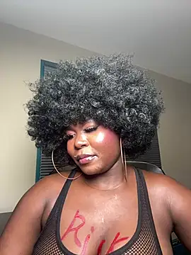 WomanNextdoor1 webcam