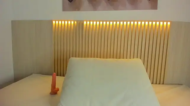 selena_holt webcam