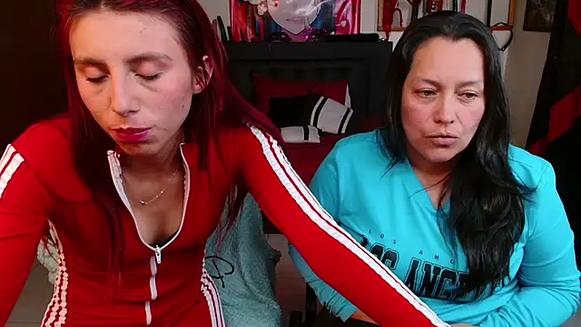 KloeDeketAndPenelope webcam